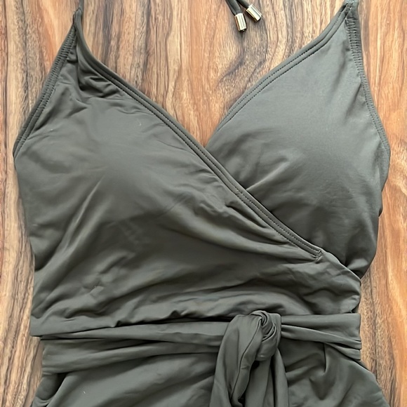 Vince Camuto Surf Shades V Neck Halter One Piece - Picture 6 of 16